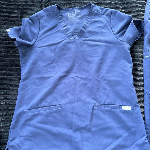 Navy FIGS scrub set | LIGHTLY WORN – like new! | UNBEATABLE PRICE! - Picture 4 of 6